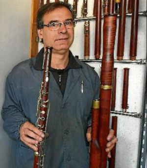 Roben instruments en una àrea de descans de l'AP7