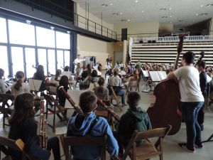 Un centenar d’alumnes d’escoles de música de la demarcació de Girona a la X Orquestrada del Conservatori de Música Isaac Albéniz